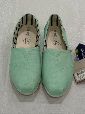 TOMS Women’s Pastel Green Canvas Classics Flats Shoe Ortholite Comfort NWT